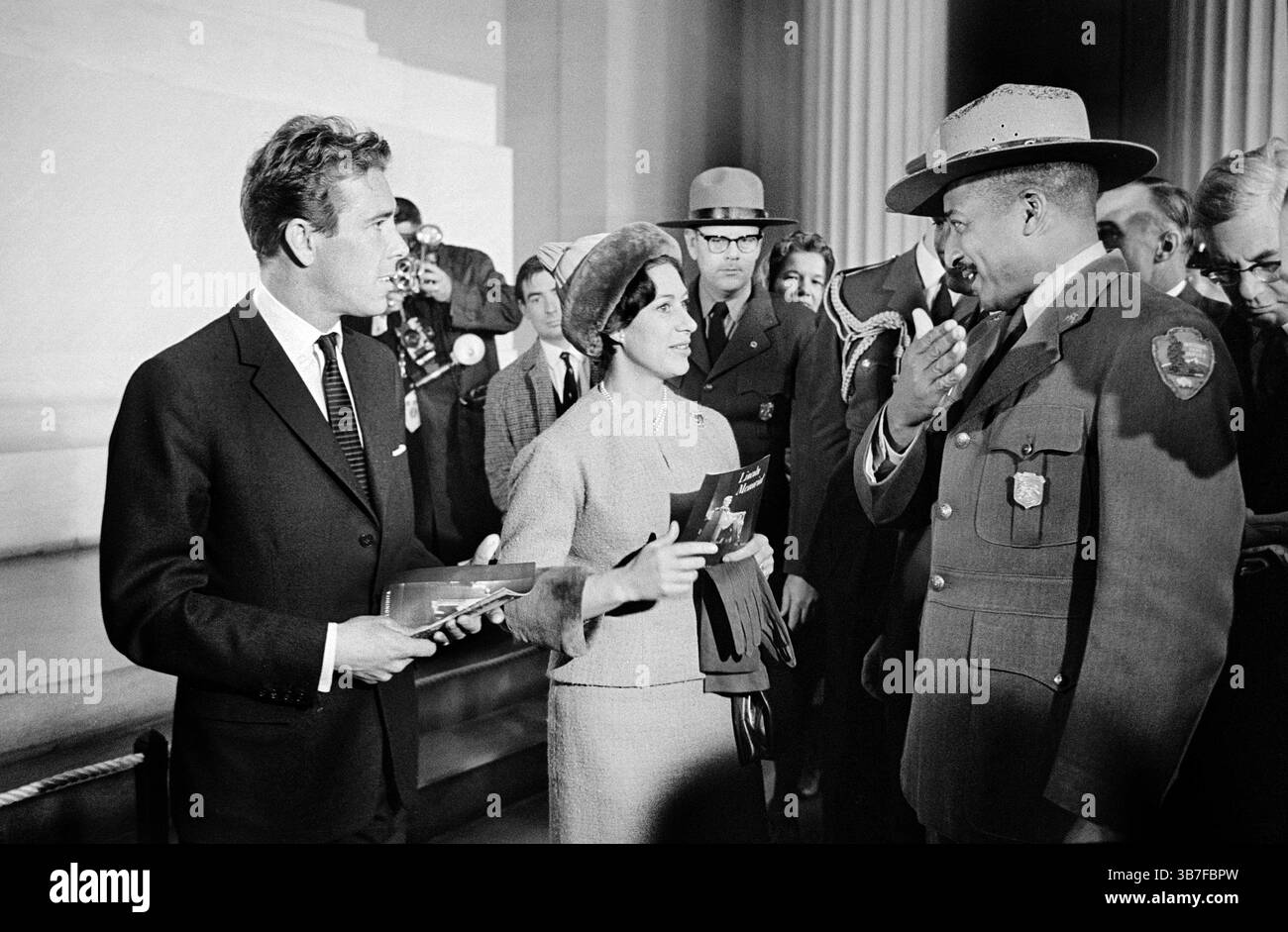 16 novembre 1965, Washington, District de Columbia, États-Unis : Princesse Margaret et Antony Armstrong-Jones, 1er comte de Snowdon, visitant Lincoln Memorial, Washington, DC, États-Unis, Marion S. Trikosko, U.S. News & World Report Magazine Photograph Collection, 16 novembre 1965 (image de crédit : © JT Vintage via ZUMA Press Wire) Banque D'Images