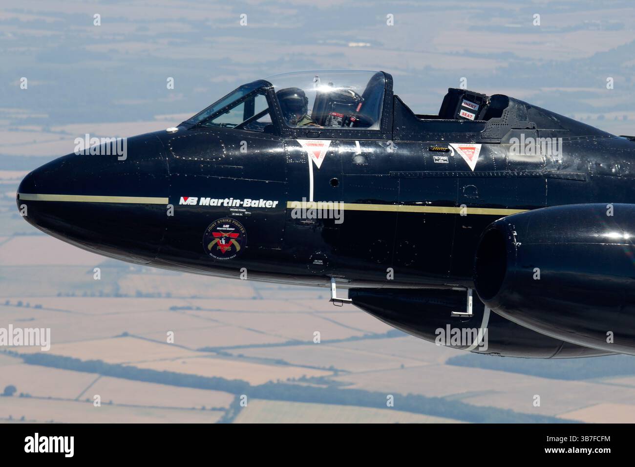 Le Gloster Meteor T7, immatriculé WA638, est un avion à réaction de construction britannique. Il a été l'un des premiers chasseurs à réaction opérationnels utilisés par le Royaume-Uni pendant la période post-seconde Guerre mondiale, servant à la fois dans des rôles de chasseur et d'entraîneur. Banque D'Images