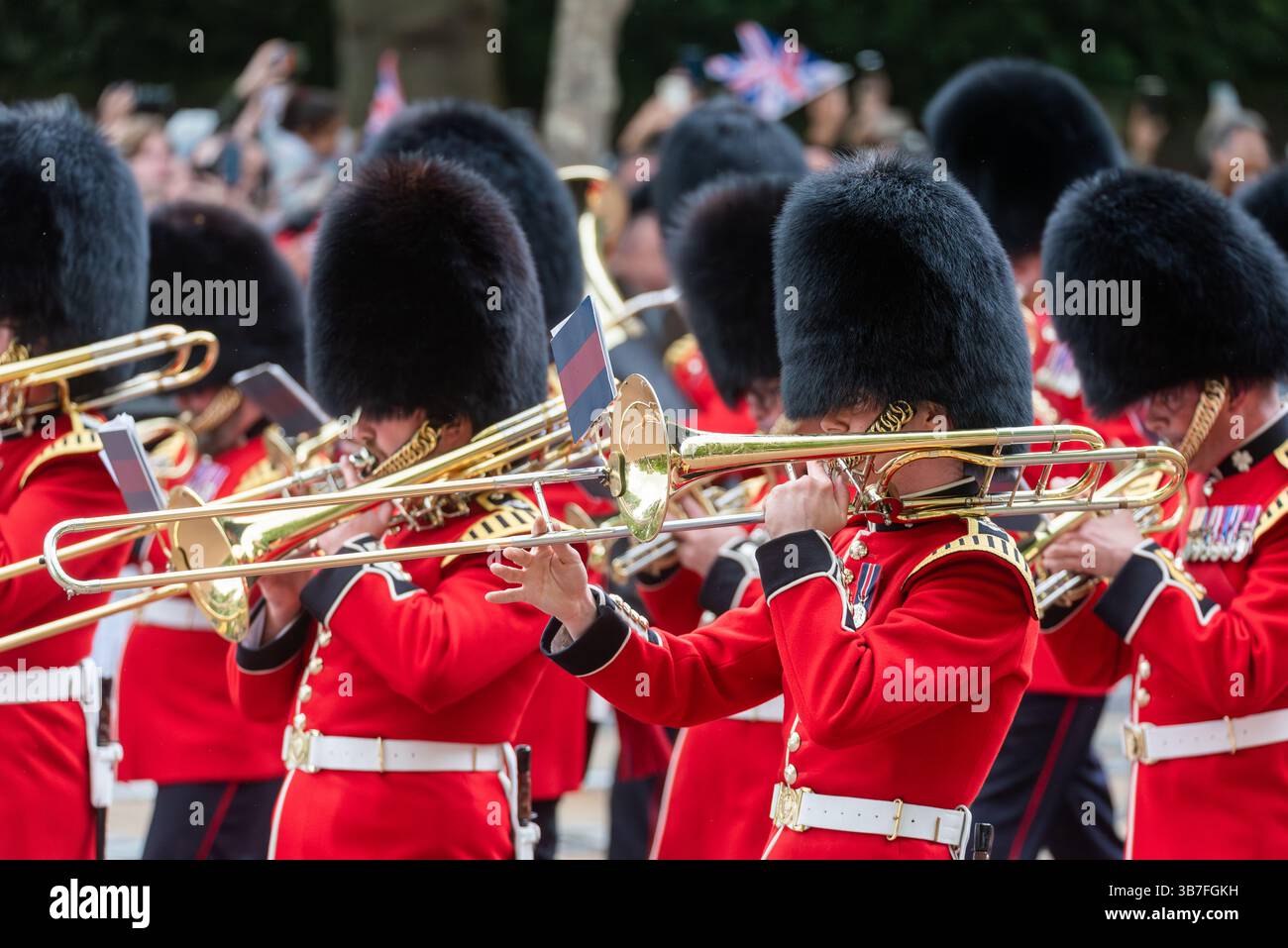 Événement du 80e anniversaire de la Journée VE. Orchestre des musiciens de la Garde irlandaise marchant Banque D'Images