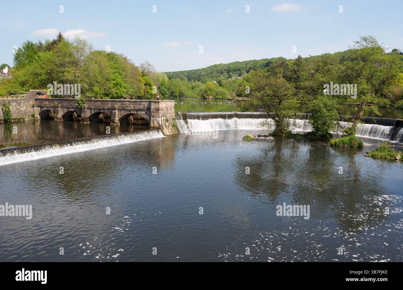 Le déversoir et les écluses de Derwent Valley Mills à Belper Banque D'Images Le déversoir et les écluses de Derwent Valley Mills à Belper Banque D'Images