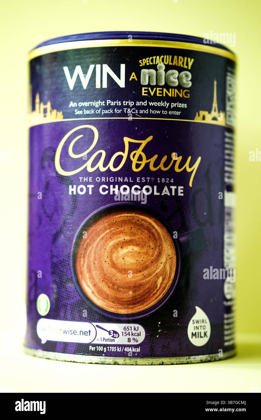 Londres Royaume-Uni, 06 mai 2025, carton ou conteneur de poudre de chocolat chaud Cadbury cacao Banque D'Images