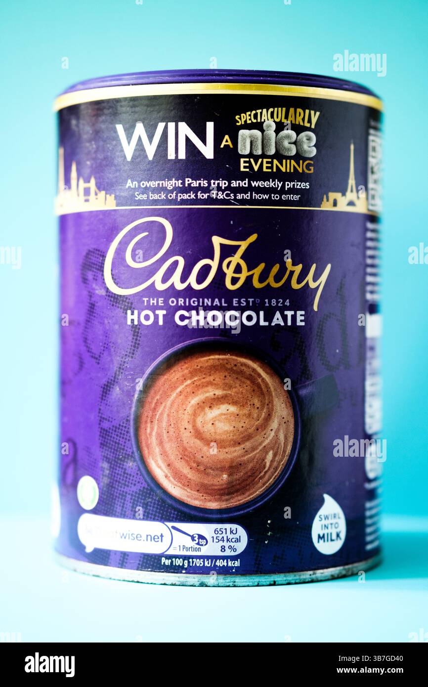 Londres Royaume-Uni, 06 mai 2025, carton ou conteneur de poudre de chocolat chaud Cadbury cacao Banque D'Images