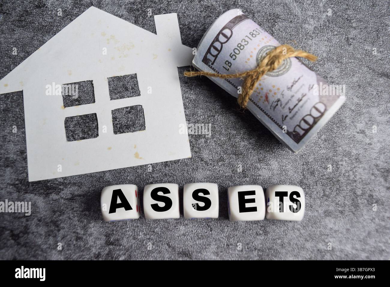Le mot assets écrit sur des cubes en bois avec l'icône assets sur la table Banque D'Images