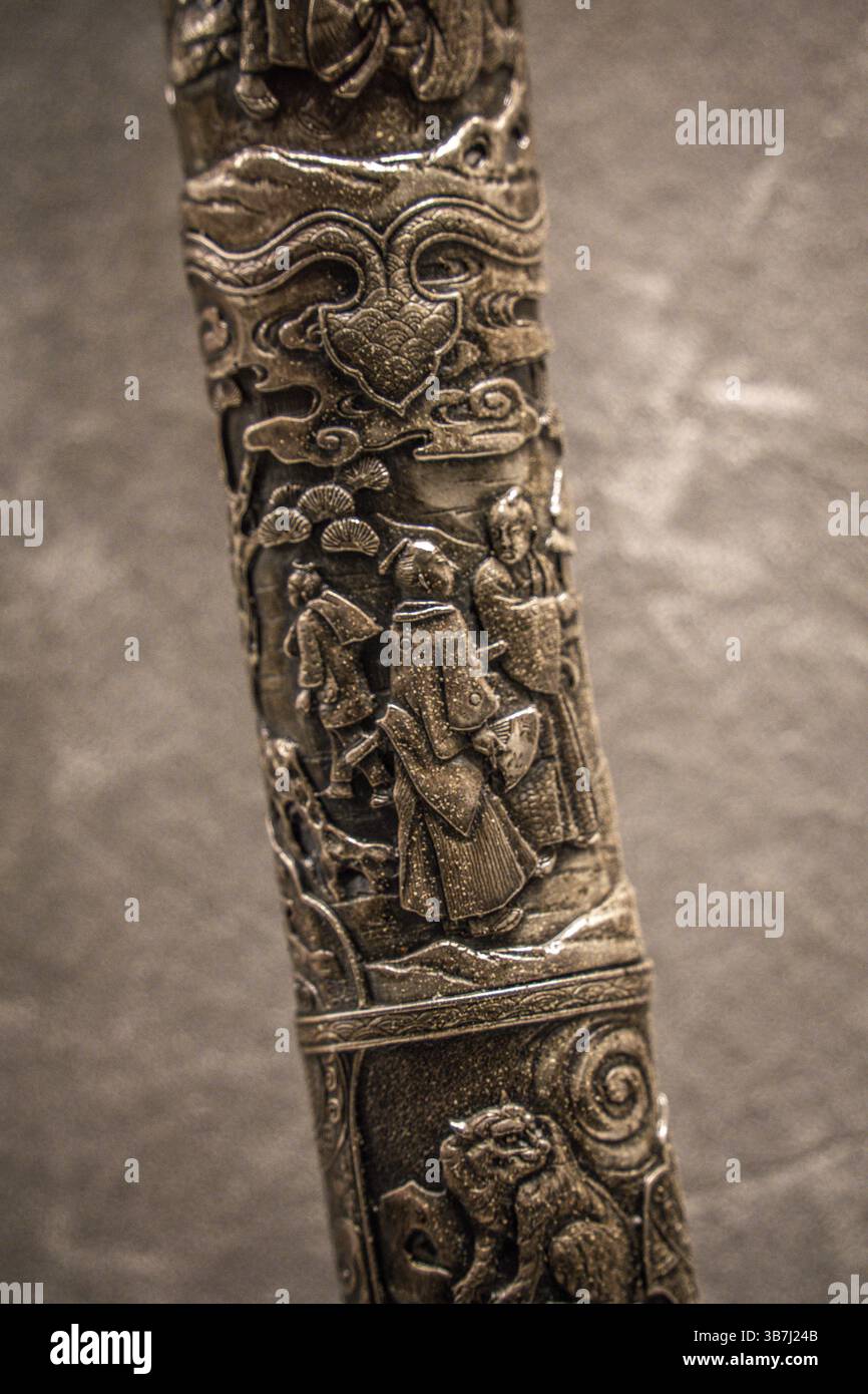 Aikuchi avec scène gravée, 20ème siècle, Japon, Musée de l'Armory d'Alava, Vitoria, pays Basque, Espagne, Europe Banque D'Images