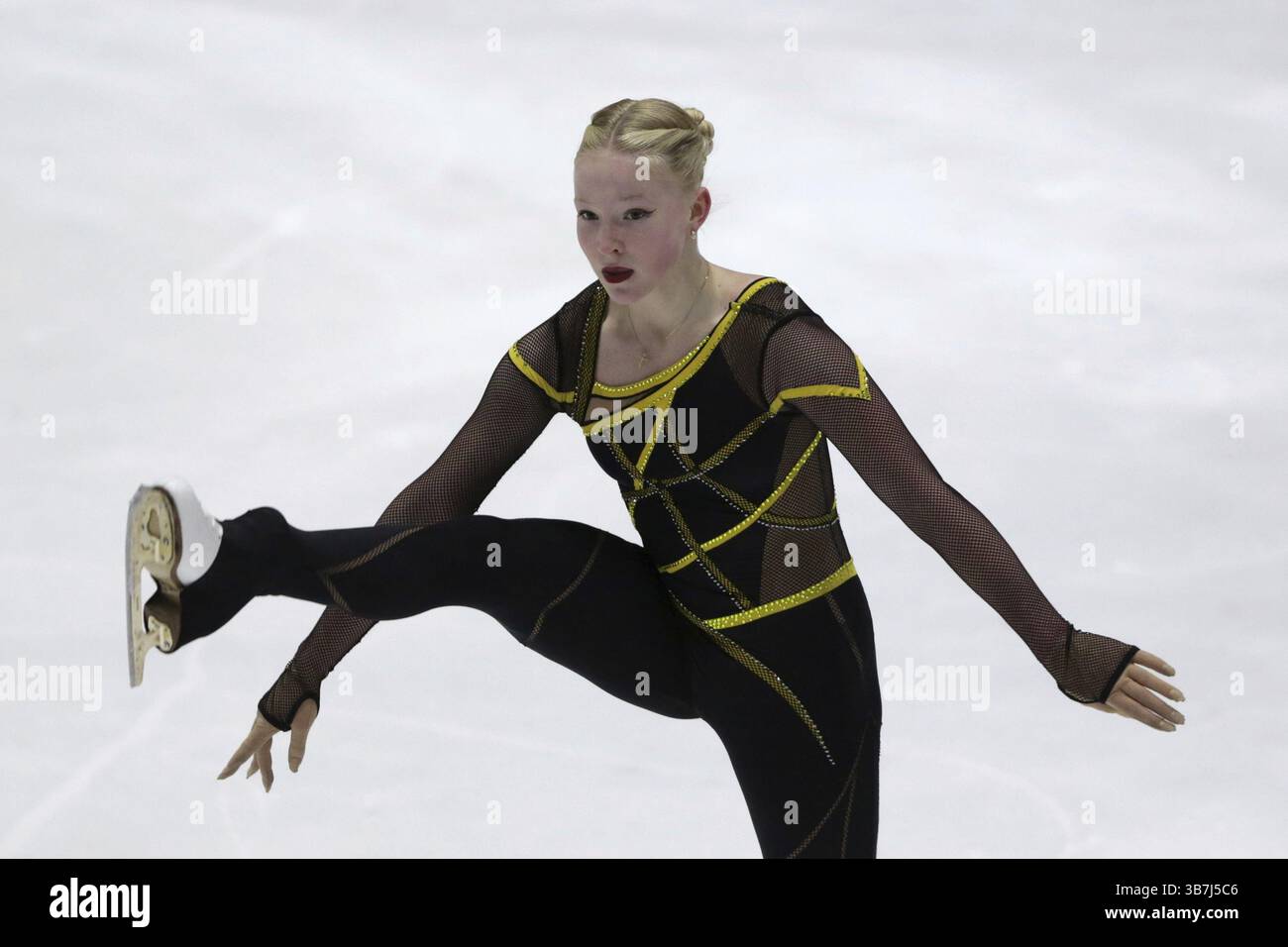 Sofia, Bulgarie - 28 février 2021 : Mariya Levushkina, de Bulgarie, se produit dans la catégorie de patinage gratuit pour les dames seniors de l'internationale Sofia Trophy Banque D'Images
