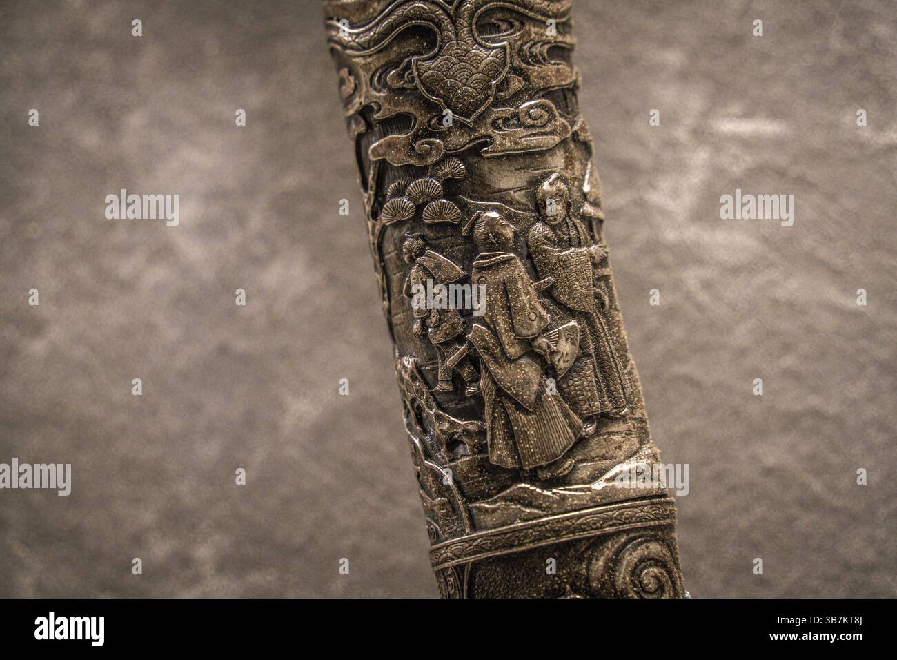 Aikuchi avec scène gravée, 20ème siècle, Japon, Musée de l'Armory d'Alava, Vitoria, pays Basque, Espagne, Europe Banque D'Images