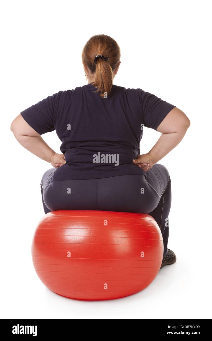 Grosse femme avec une grosse boule cardan rouge Banque D'Images