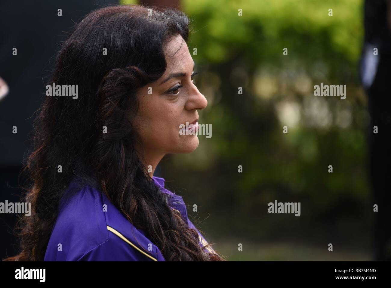 Kolkata, Inde. 06 mai 2025. Juhi Chawla, actrice de Bollywood et copropriétaire de KKR, assiste au programme organisé par KKR. Quarante Ranis Shahoshi assistent à la séance d'entraînement et interagissent avec les joueurs à Eden Gardens à Kolkata, en Inde, le 6 mai 2025. (Photo de Debajyoti Chakraborty)0 crédit : NurPhoto SRL/Alamy Live News Banque D'Images