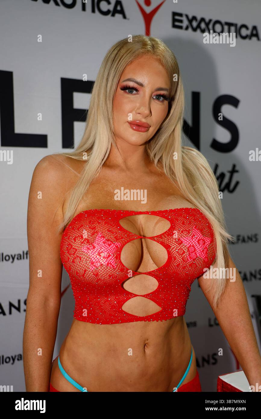 MIAMI, FL - 21 JUILLET : Nicolette Shea assiste à l'EXXXOTICA Expo 2024 au Miami Airport Convention Center le 29 juillet 2014 à Miami, Floride... personnes : Nicolette Shea (crédit image : © SMG via ZUMA Press Wire) Banque D'Images