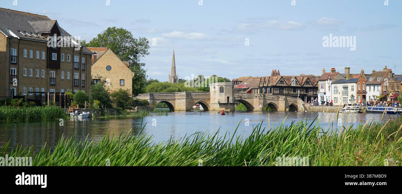Pont historique et rivière Ouse à St Ives Cambridgeshire. Banque D'Images