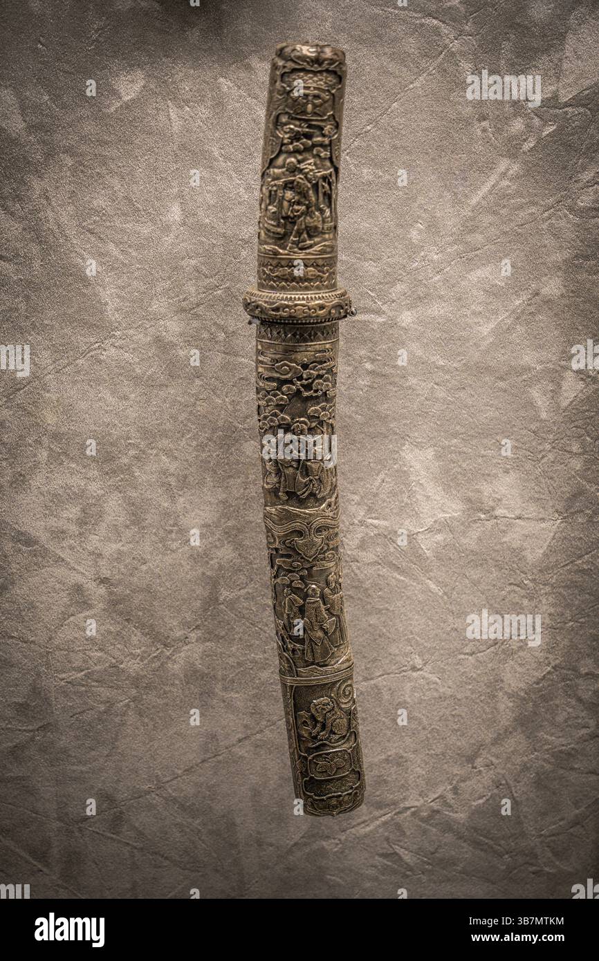 Aikuchi avec scène gravée, 20ème siècle, Japon, Musée de l'Armory d'Alava, Vitoria, pays Basque, Espagne, Europe Banque D'Images