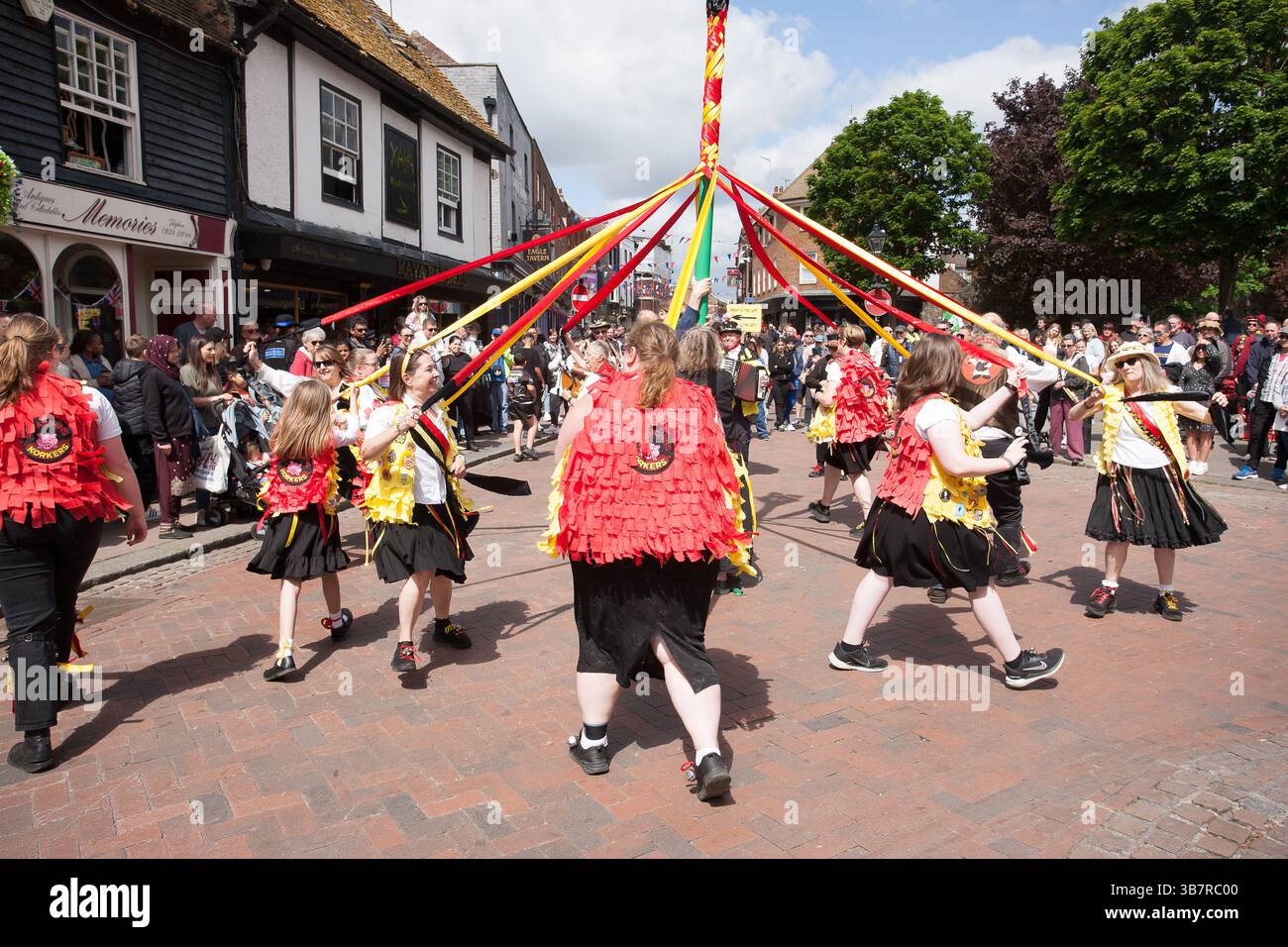 Danseurs Maypole dansant Banque D'Images Danseurs Maypole dansant Banque D'Images
