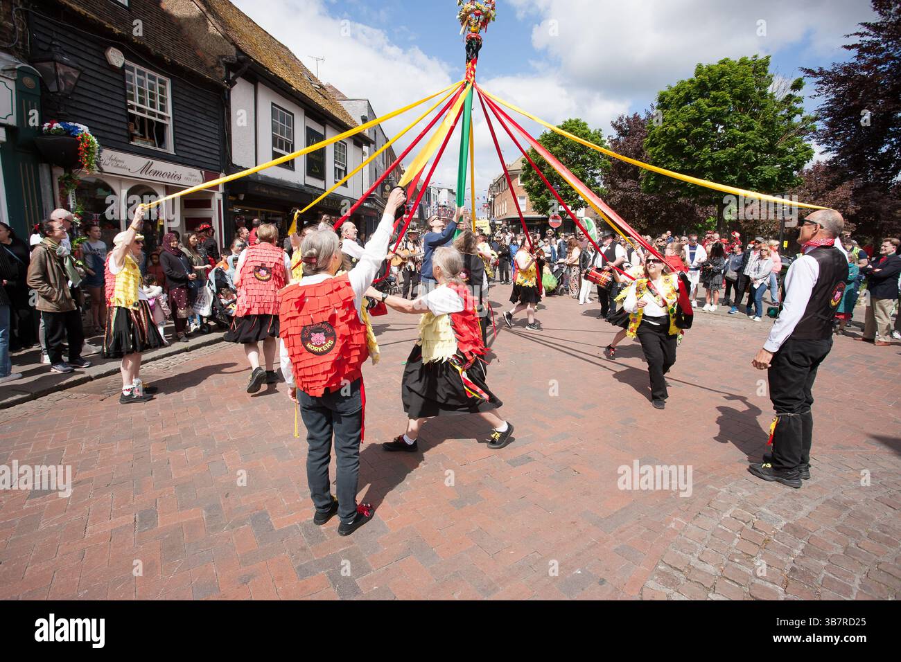 Danseurs Maypole dansant Banque D'Images Danseurs Maypole dansant Banque D'Images