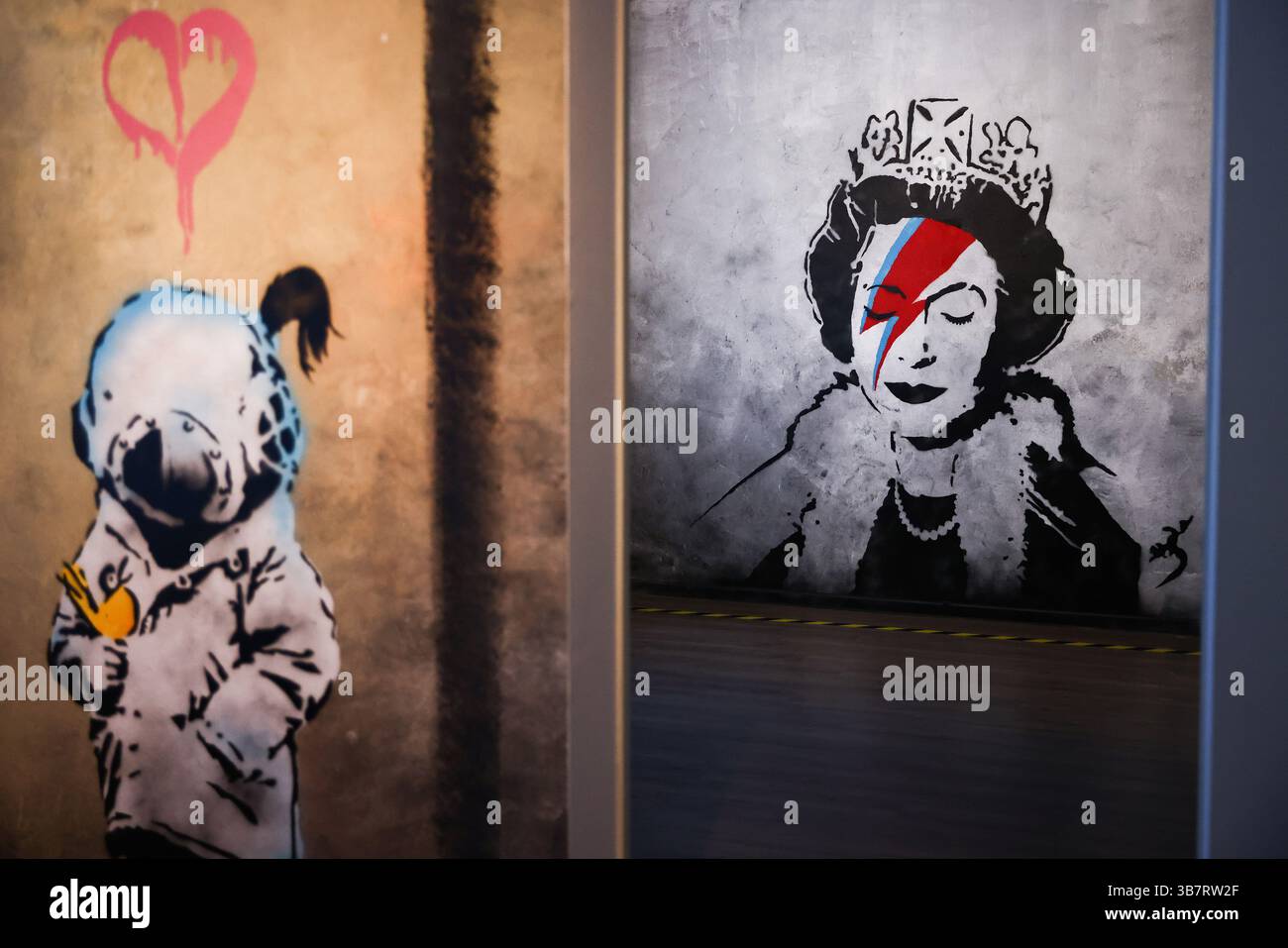 20 janvier 2024, Cracovie, Pologne : Musée Banksy à Cracovie, Pologne le 20 janvier 2024. Une exposition inspirée par le Street art de Banksy présente des reproductions de plus de 150 pièces de l'artiste contemporain le plus mystérieux qui ont été organisées dans la zone de plus d'un millier carré metres.in intérieurs post-industriels de l'ancienne usine. (Crédit image : © Beata Zawrzel/ZUMA Press Wire) Banque D'Images