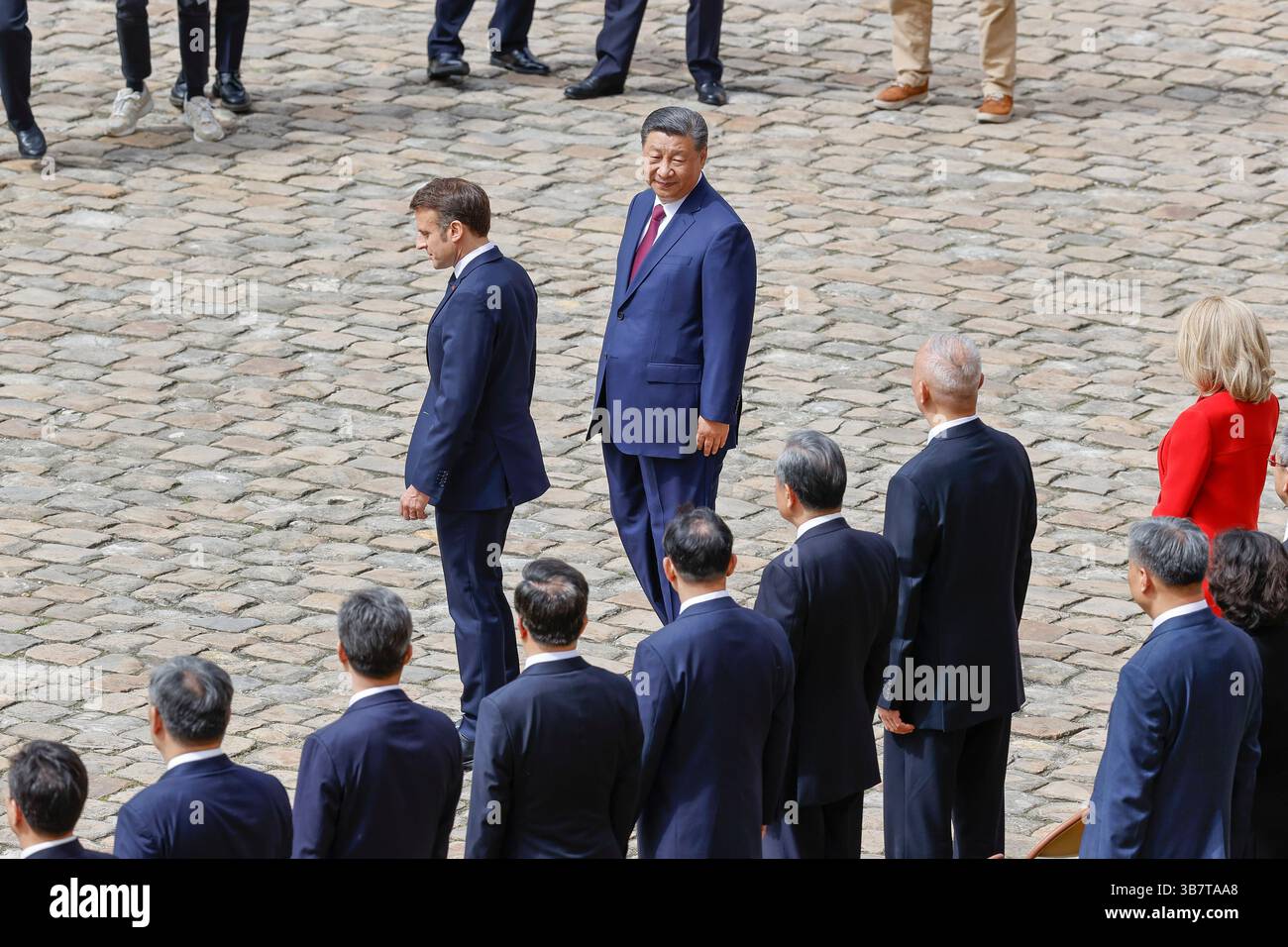 6 mai 2024, Paris, France : M. XI Jinping, président de la République populaire de Chine et Emmanuel Macron, président de la République française lors de la visite d'État en France à l'Hôtel des Invalides. (Crédit image : © Loic Baratoux/ZUMA Press Wire) Banque D'Images