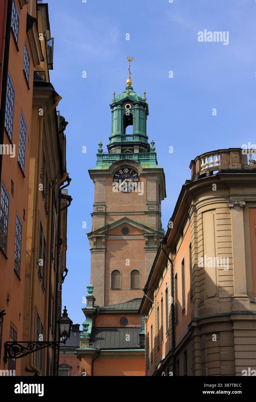 Suède. Le beffroi de la cathédrale de Stockholm, également connu sous le nom d'église Saint-Nicolas, est la plus ancienne église de Stockholm. Banque D'Images