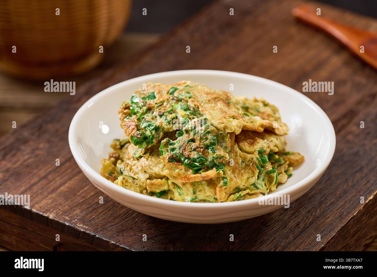 Omelette aux échalotes，œuf frit Banque D'Images