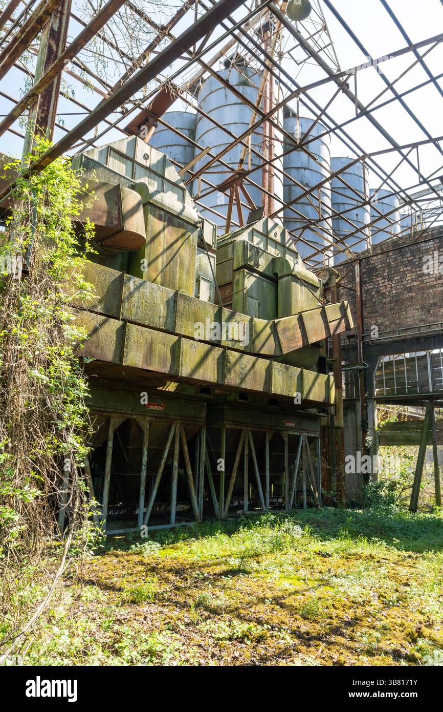 Une vieille structure industrielle abandonnée Banque D'Images
