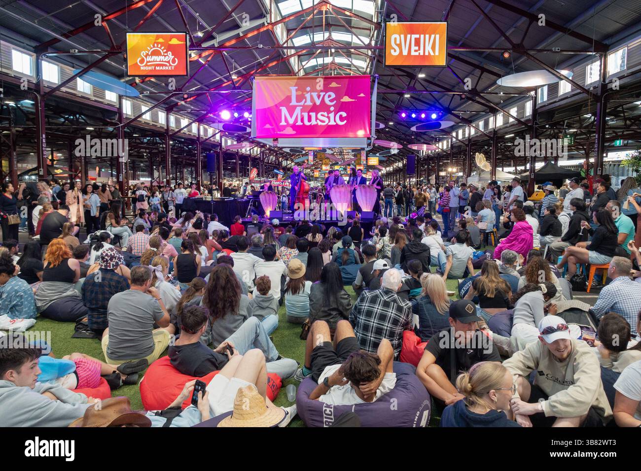 Le marché de nuit d'été de la reine Victoria, Victoria Melbourne Australie Banque D'Images