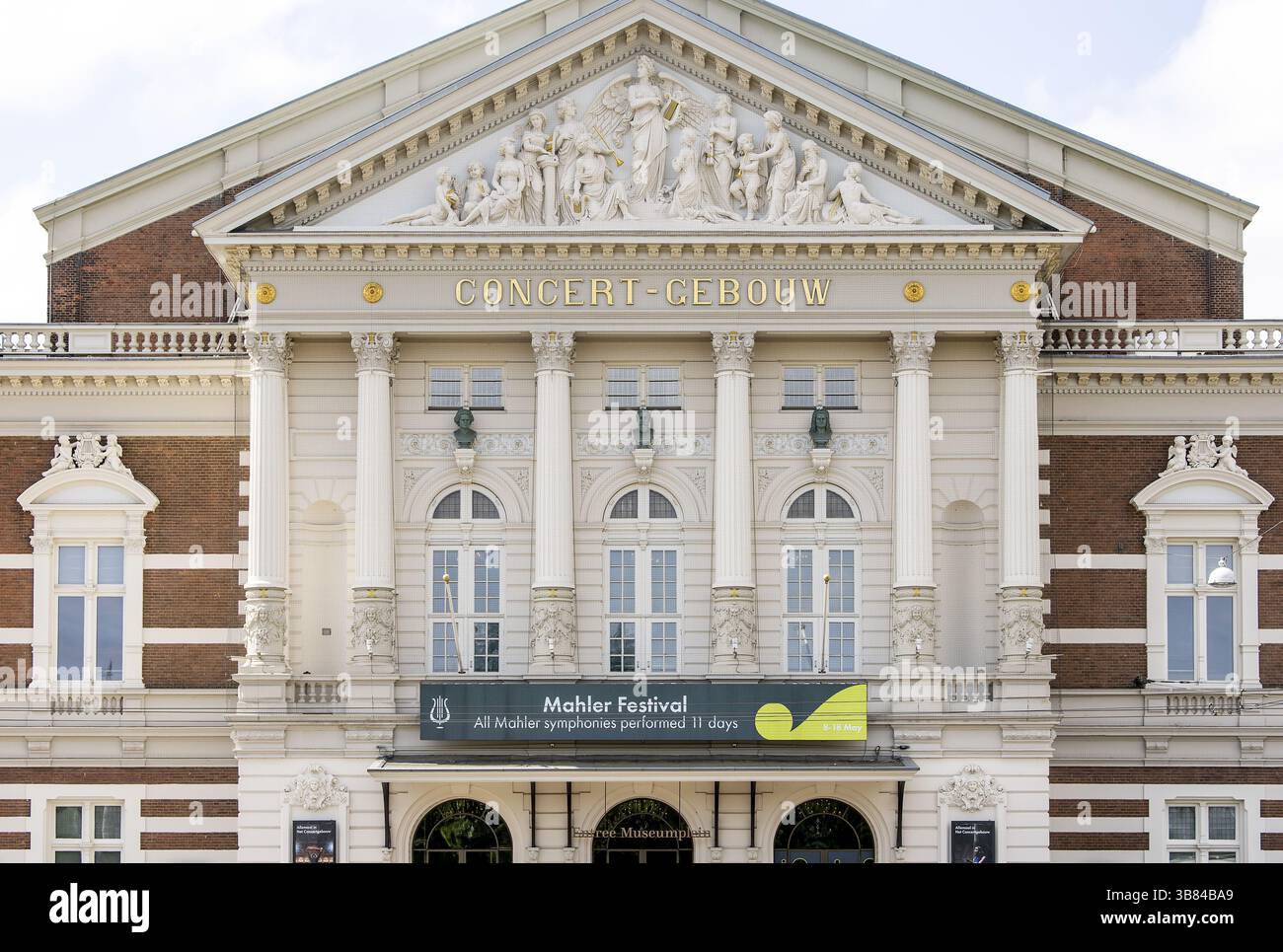 AMSTERDAM - Un ticker d'informations pendant la construction du Festival Mahler au Concertgebouw. Pendant les 10 jours du festival, les visiteurs peuvent découvrir la musique de Mahler. ANP KOEN VAN WEEL pays-bas Out - belgique Out Banque D'Images