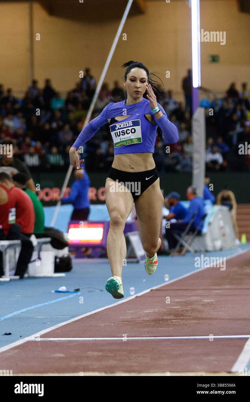 23 février 2024, Madrid, Madrid, ESPAGNE : FLORENTINA COSTINA IUSCO (ROU) participe à la finale féminine de saut en longueur lors du World Athletics Indoor Tour Gold Madrid 24 célébré au Polideportivo Gallur le 23 février 2024, à Madrid, Espagne. (Crédit image : © Oscar J. Barroso/AFP7 via ZUMA Press Wire) Banque D'Images