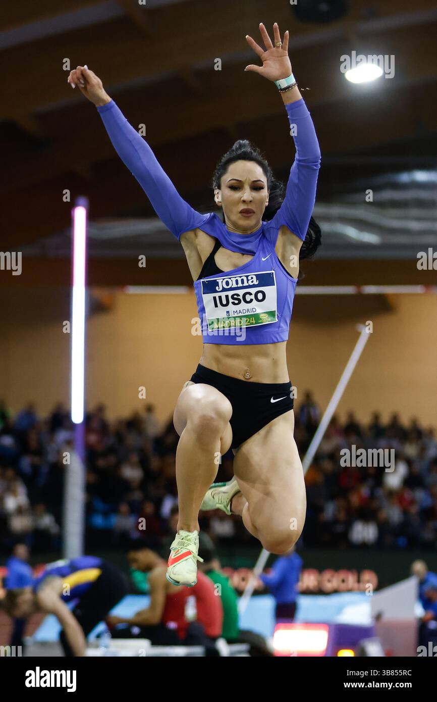 23 février 2024, Madrid, Madrid, ESPAGNE : FLORENTINA COSTINA IUSCO (ROU) participe à la finale féminine de saut en longueur lors du World Athletics Indoor Tour Gold Madrid 24 célébré au Polideportivo Gallur le 23 février 2024, à Madrid, Espagne. (Crédit image : © Oscar J. Barroso/AFP7 via ZUMA Press Wire) Banque D'Images