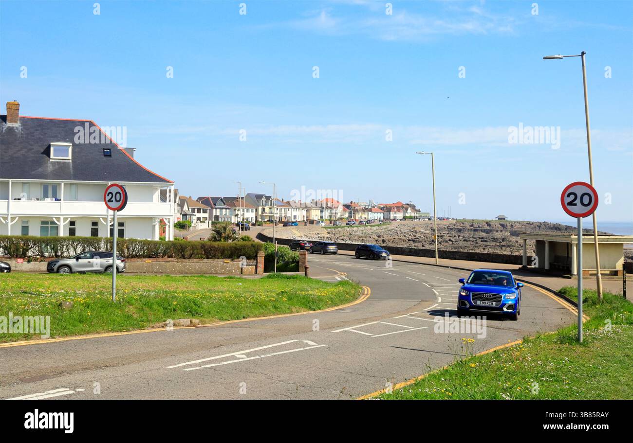 Panneau routier 20 mph, Porthcawl, Bridgend, Galles du Sud, Royaume-Uni. Prise avril 2025 printemps Banque D'Images