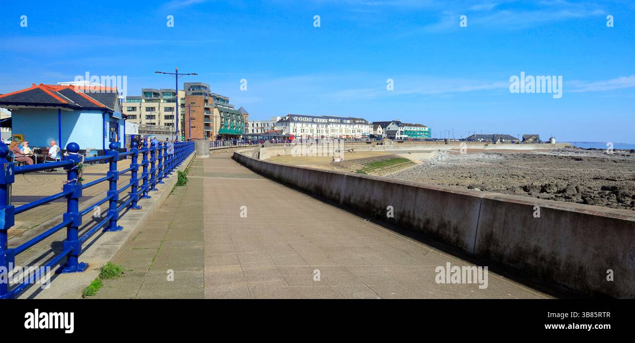 Front de mer de Porthcawl, promenade et plage de la ville principale, Porthcawl, Bridgend, Galles du Sud, Royaume-Uni. Prise avril 2025 printemps Banque D'Images