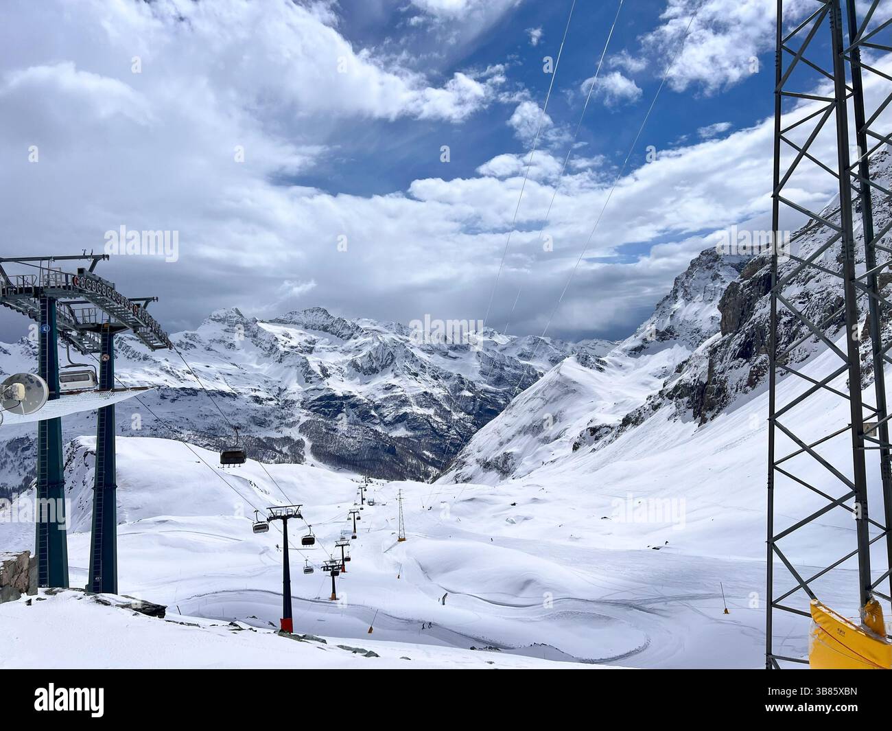 Alpes enneigées à Monte Rosa, Italie, paysage hivernal à couper le souffle Banque D'Images