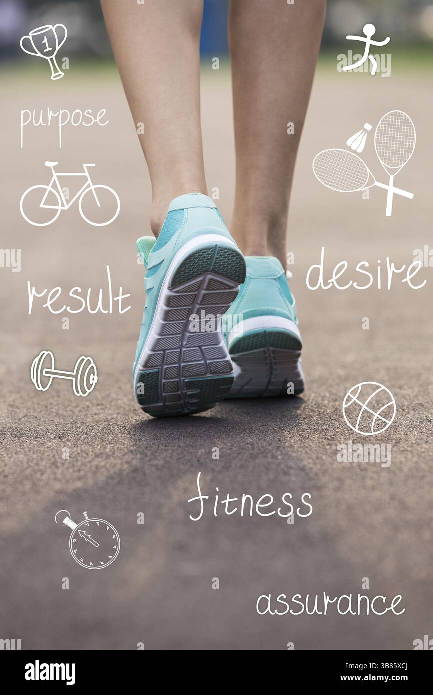 Pieds de femme en baskets avec des icônes sportives. Concept fitness Banque D'Images