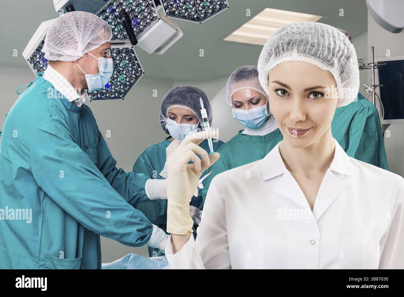 Jeune femme anesthésiste avec seringue sur l'arrière-plan teem chirurgie Banque D'Images