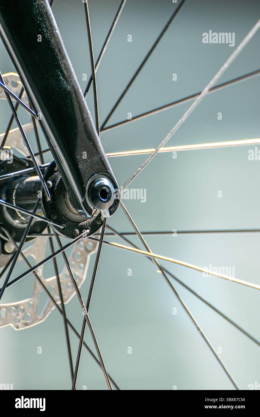 texture abstraite des rayons et des reflets de roue de vélo Banque D'Images