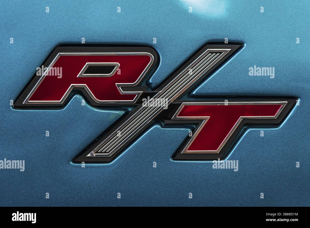 PAAREN Im GLIEN, Allemagne - 03 OCTOBRE 2020 : emblème d'une voiture intermédiaire Dodge charger R/T, gros plan. Le salon de la voiture classique 2020 Banque D'Images