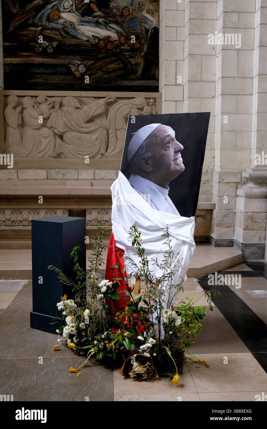Hommage du pape François à la cathédrale d'Arras en France. Cathédrale notre-Dame et Saint Vaast. Cathédrale notre-Dame-et-Saint-Vaast Banque D'Images Hommage du pape François à la cathédrale d'Arras en France. Cathédrale notre-Dame et Saint Vaast. Cathédrale notre-Dame-et-Saint-Vaast Banque D'Images