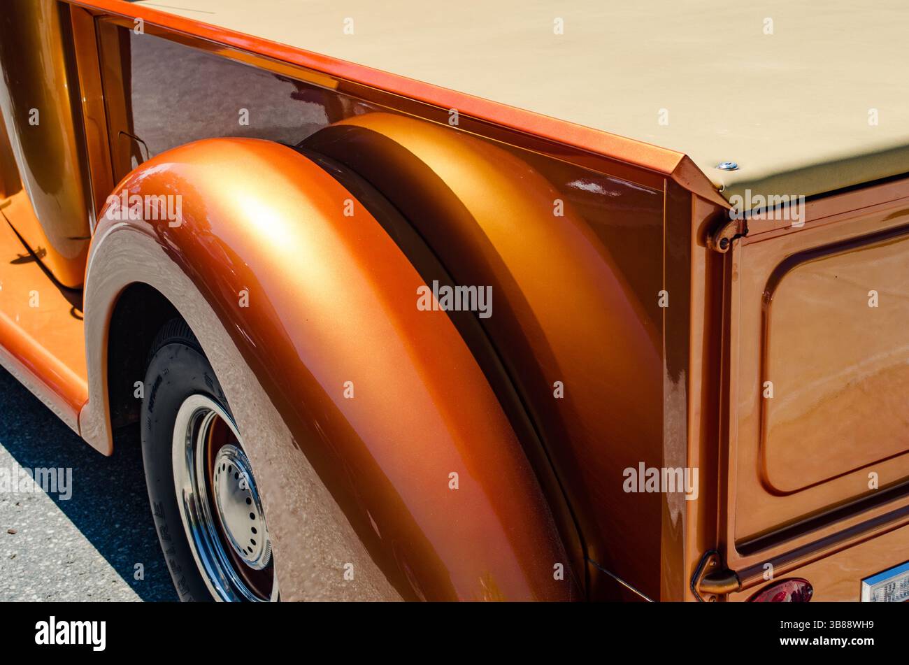Vue inclinée d'un pick-up vintage restauré Banque D'Images