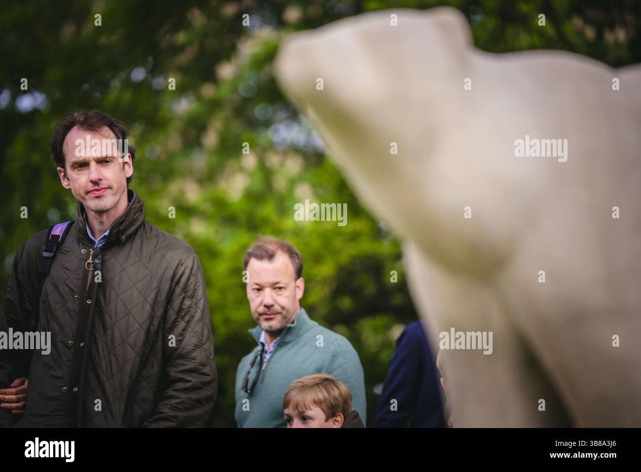 UTRECHT - fleurs au monument de l'ours polaire dans le Hogelandsepark à la mémoire du 49e Régiment de troupes de reconnaissance, ou 'ours polaires. Il y a exactement quatre-vingts ans, le 7 mai 1945, le 49e Régiment de troupes de reconnaissance entrait à Utrecht par la Biltstraat pour confirmer la libération de la ville. ANP FREEK VAN DEN BERGH pays-bas Out - belgique Out Banque D'Images