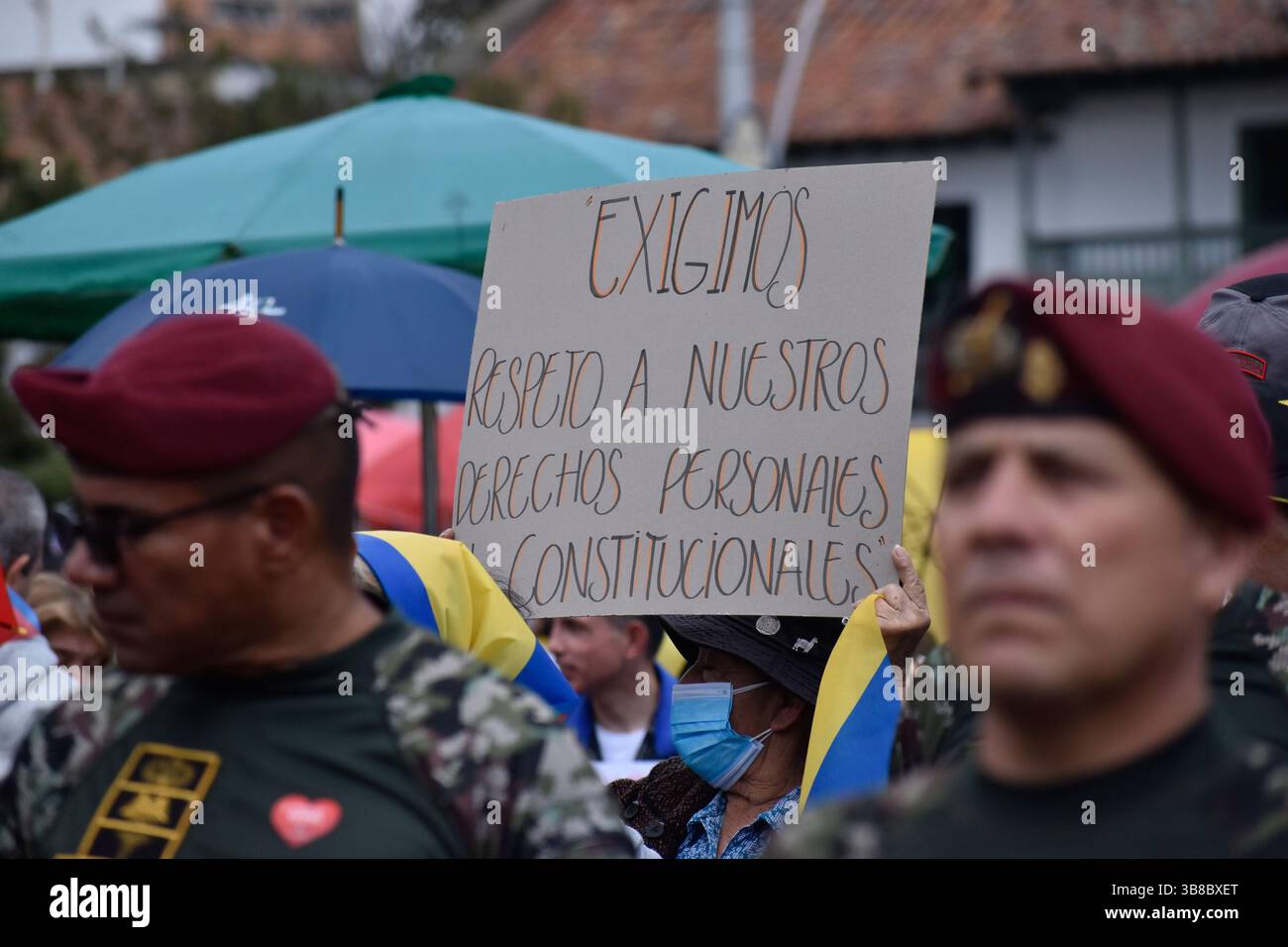 18 octobre 2023, Bogota, Cundinamarca, Colombie : des vétérans de l'armée colombienne manifestent contre le gouvernement du président colombien Gustavo Petro le 18 octobre 2023. (Crédit image : © Cristian Bayona/LongVisual via ZUMA Press Wire) Banque D'Images