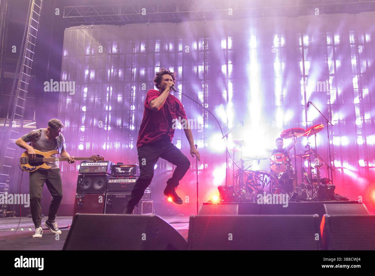 11 juillet 2022, Chicago, Illinois, États-Unis : TIM COMMERFORD, ZACK DE LA ROCHA et BRAD WILK de Rage Against the machine lors de la tournée des annonces de service public au United Center à Chicago, Illinois (crédit image : © Daniel DeSlover/ZUMA Press Wire) Banque D'Images 11 juillet 2022, Chicago, Illinois, États-Unis : TIM COMMERFORD, ZACK DE LA ROCHA et BRAD WILK de Rage Against the machine lors de la tournée des annonces de service public au United Center à Chicago, Illinois (crédit image : © Daniel DeSlover/ZUMA Press Wire) Banque D'Images