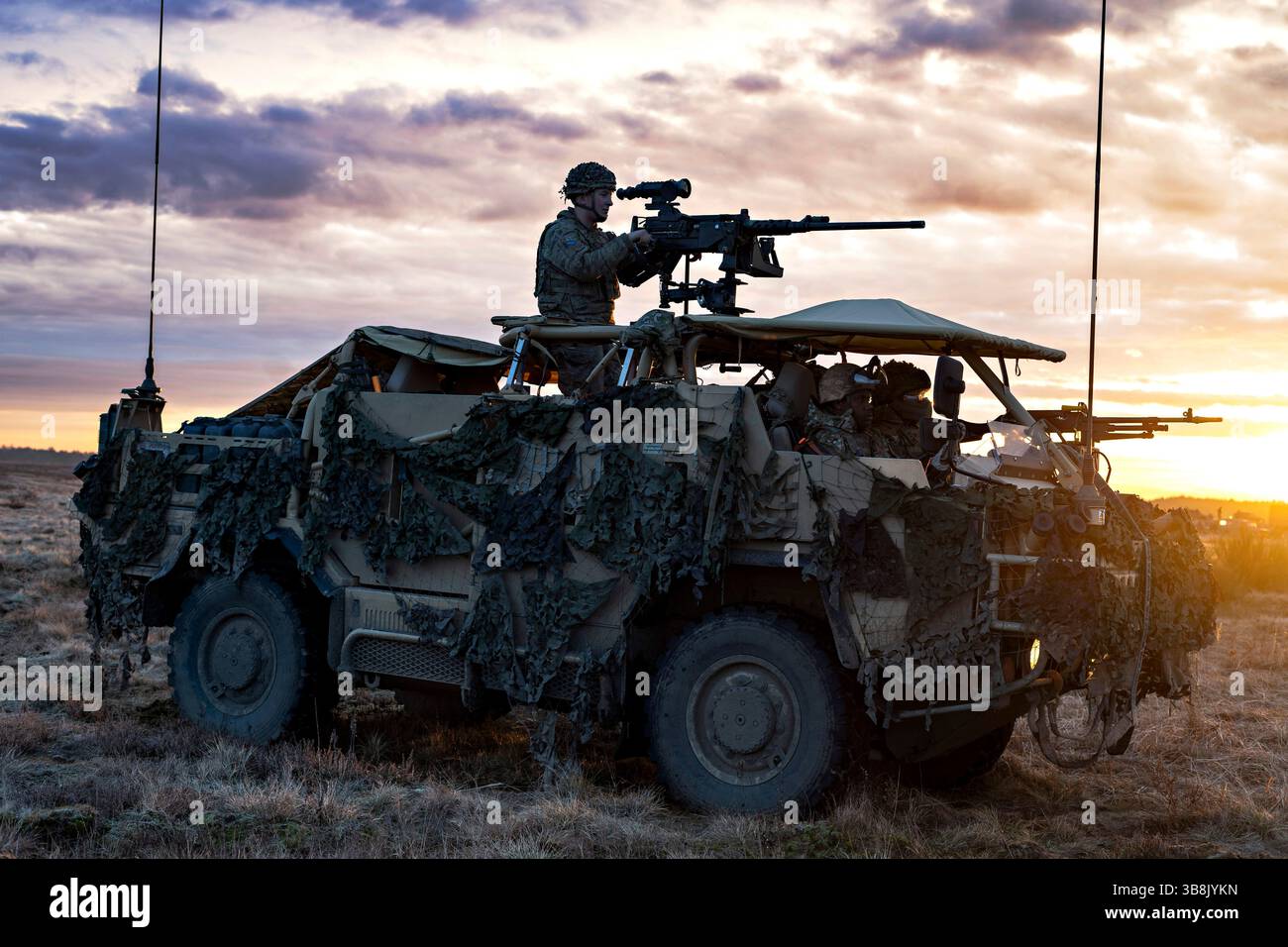 24 février 2024, Drawsko Pomorskie, Pologne : soldats britanniques affectés à la 7e patrouille de l'équipe de combat de la brigade mécanisée légère dans un véhicule blindé chakal lors de l'exercice militaire Dragon-24 mené par les Polonais au terrain d'entraînement de Drawsko, le 24 février 2024, à Drawsko Pomorskie, en Pologne. (Crédit image : © SFC Kyle Larsen/US Army/Planet Pix via ZUMA Press Wire) Banque D'Images