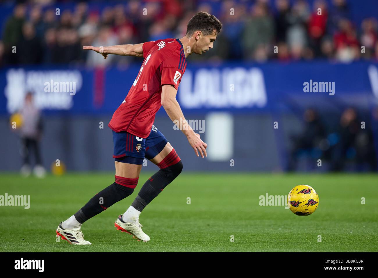 4 mars 2024, Pampelune, Navarre, ESPAGNE : Lucas Torro de CA Osasuna en action lors du match LaLiga EA Sports entre CA Osasuna et Deportivo Alaves à El Sadar le 4 mars 2024, à Pampelune, Espagne. (Crédit image : © Ricardo Larreina/AFP7 via ZUMA Press Wire) Banque D'Images