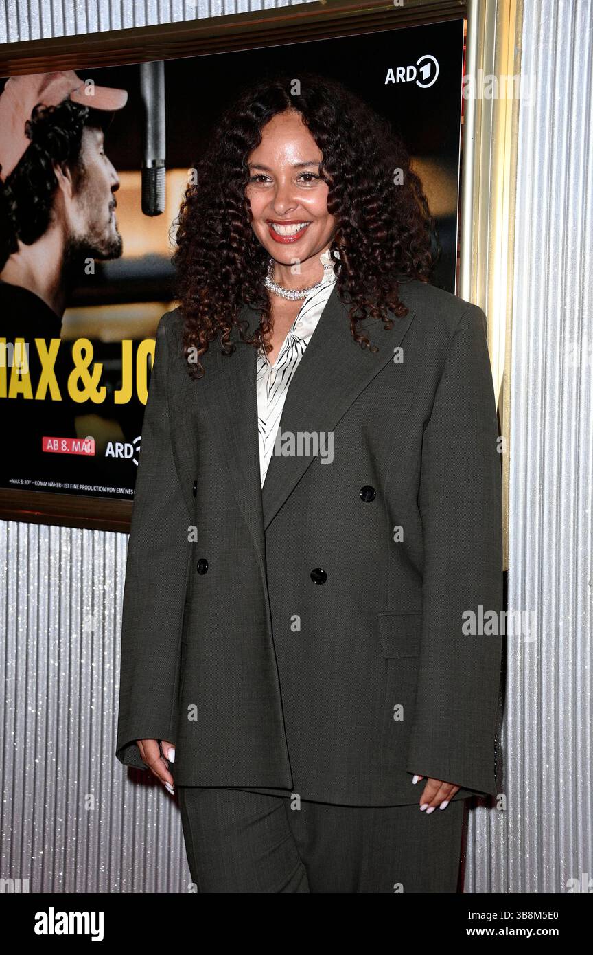 Joy Denalane BEI der Premiere der ARD Doku-Serie Max & Joy - Komm näher in der Astor film Lounge. Berlin, 07.05.2025 *** Joy Denalane à l'avant-première de la série documentaire de l'ARD Max Joy Komm näher dans l'Astor film Lounge Berlin, 07 05 2025 Foto :Xn.xKubelkax/xFuturexImagex Joy_5522 Banque D'Images