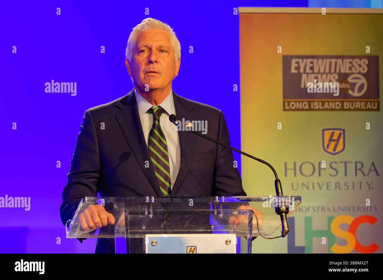 4 mai 2022, Hempstead, New York, États-Unis : BRUCE BLAKEMAN, exécutif du comté de Nassau, prend la parole lors de la cérémonie d'ouverture du WABC-TV long Island Bureau à l'Université Hofstra. (Crédit image : © Ann Parry/ZUMA Press Wire) Banque D'Images