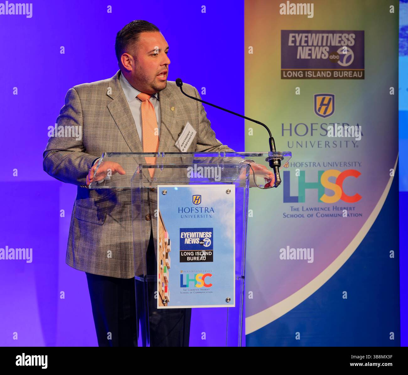 4 mai 2022, Hempstead, New York, États-Unis : ANTHONY dÂ€™ESPOSITO, conseiller municipal de la ville de Hempstead, prononce un discours lors de la cérémonie d'ouverture du WABC-TV long Island Bureau à l'Université Hofstra. (Crédit image : © Ann Parry/ZUMA Press Wire) Banque D'Images