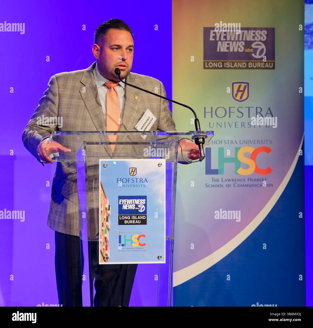 4 mai 2022, Hempstead, New York, États-Unis : ANTHONY dÂ€™ESPOSITO, conseiller municipal de la ville de Hempstead, prononce un discours lors de la cérémonie d'ouverture du WABC-TV long Island Bureau à l'Université Hofstra. (Crédit image : © Ann Parry/ZUMA Press Wire) Banque D'Images