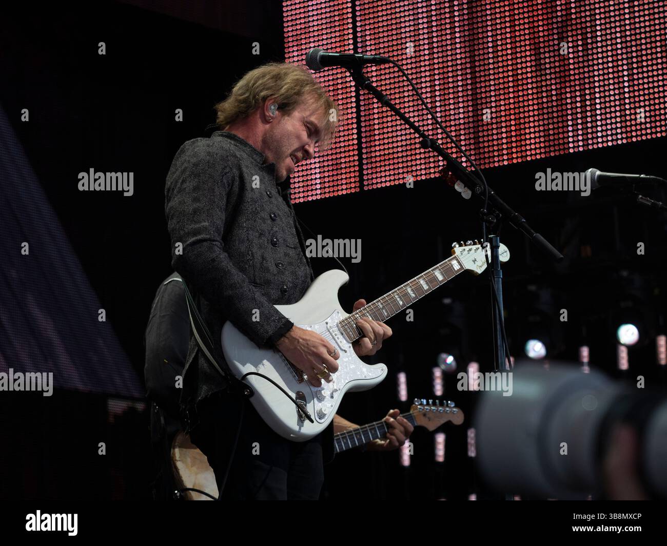 23 septembre 2023, Noblesville, Indiana, USA : KENNY WAYNE SHEPERD rejoint le Jim Irsay Band sur scène à Farm Aid 2023. Depuis 1985, Farm Aid sensibilise les agriculteurs aux problèmes auxquels sont confrontées les exploitations familiales et à l’importance de soutenir les aliments cultivés localement. (Crédit image : © Sue Dorfman/ZUMA Press Wire) Banque D'Images