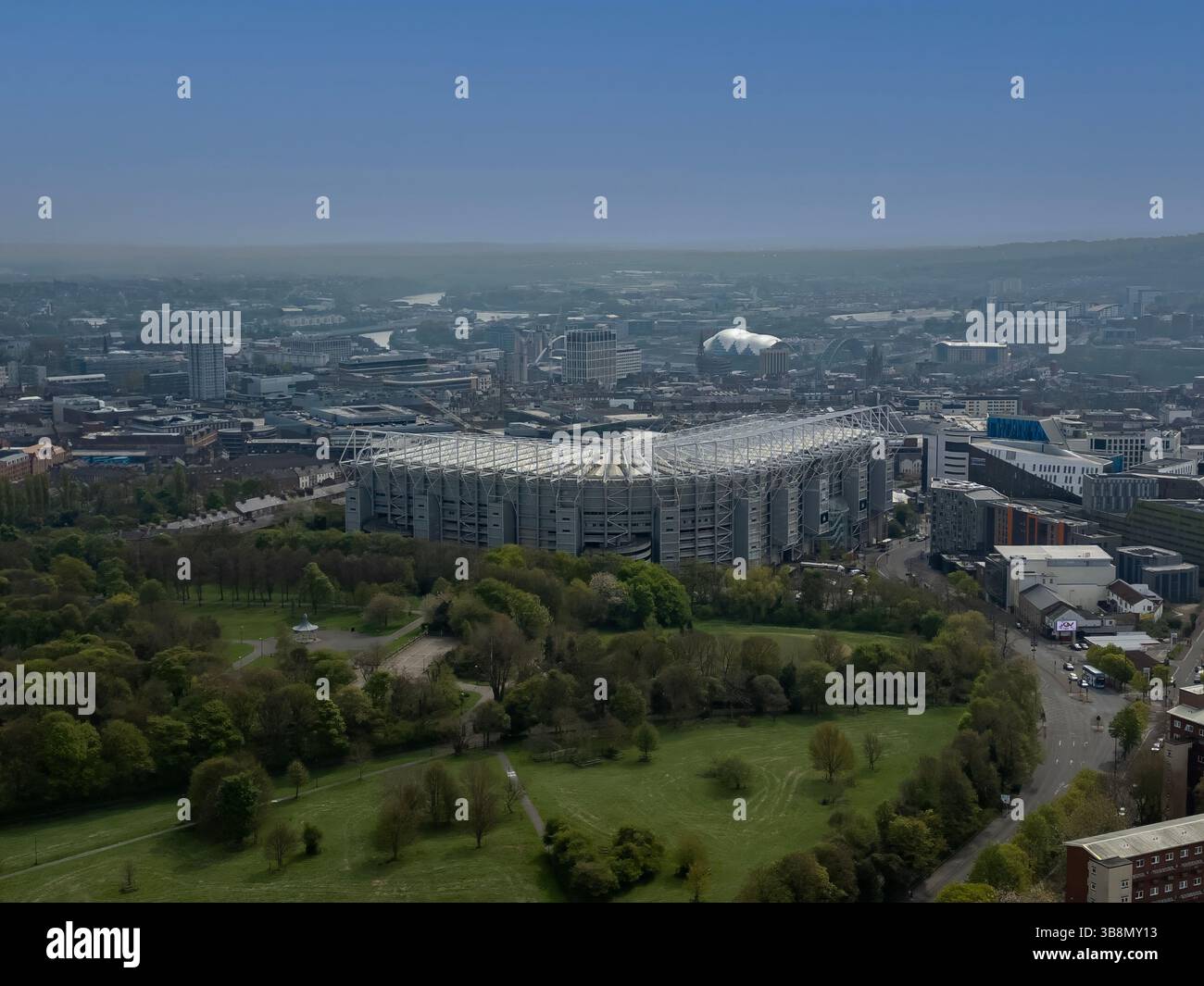Vue aérienne de St James Park, stade du Newcastle United FC à Tyne and Wear, Royaume-Uni Banque D'Images