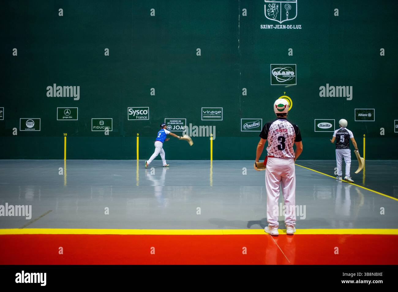 1 juillet 2023, Nouvelle-Aquitaine, France : France, Pyrénées Atlantiques, pays Basque, Biarritz, Jai Alai Parc des Sports d'Aguilera, cesta punta (crédit image : © Sergi Reboredo/ZUMA Press Wire) Banque D'Images