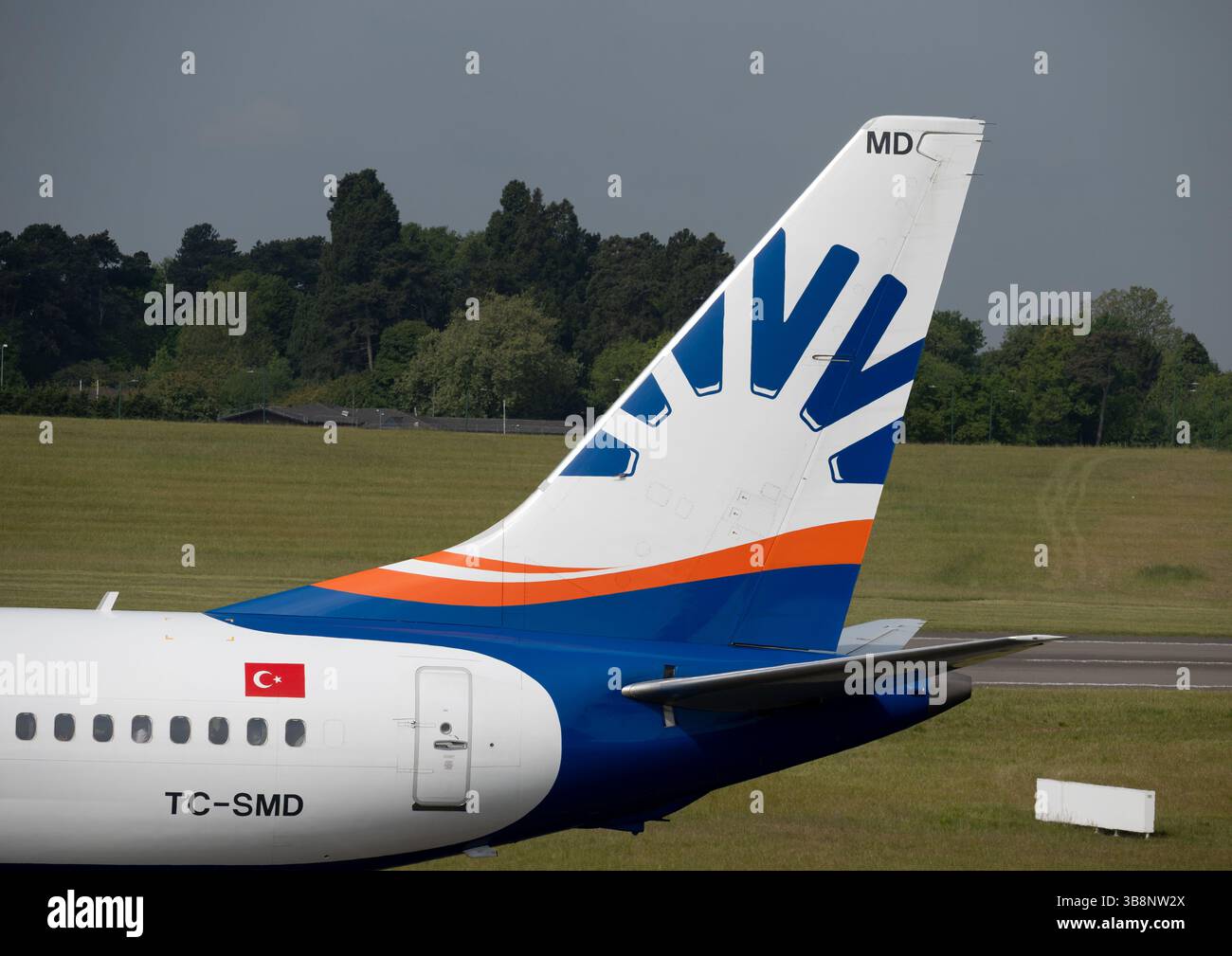 SunExpress Boeing 737-8 MAX à Birmingham Airport, Royaume-Uni (TC-SMD) Banque D'Images