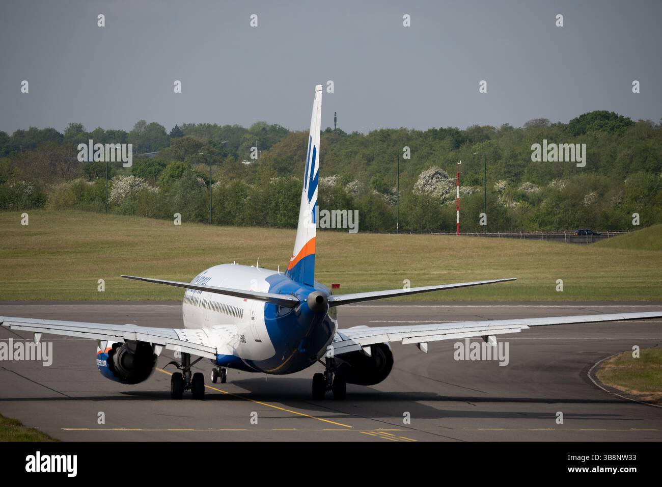 SunExpress Boeing 737-8 MAX à Birmingham Airport, Royaume-Uni (TC-SMD) Banque D'Images