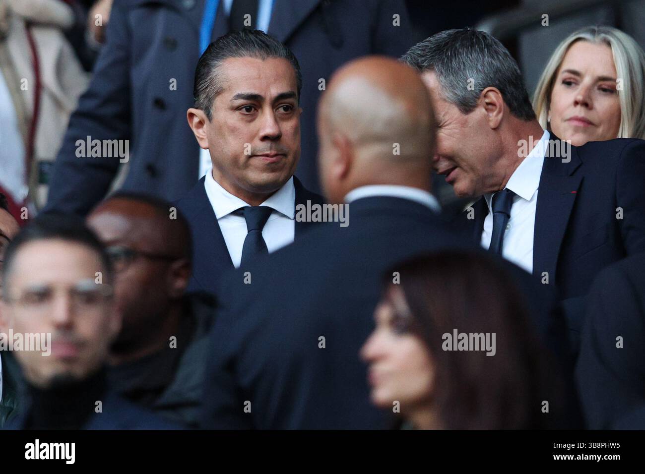 PARIS, FRANCE - 7 mai 2025 : Behdad Eghbali, co-propriétaire de Chelsea, devance le match de deuxième manche en demi-finale de l'UEFA Champions League entre le Paris Saint-Germain et l'Arsenal FC au Parc des Princes (crédit : Craig Mercer/ Alamy Live News) Banque D'Images